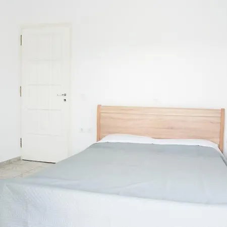 Maisonette By The Holiday home *